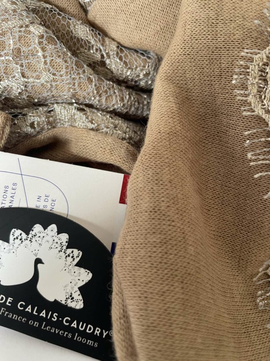 Écharpe en laine et dentelle de Calais-Caudry® - café/ecru