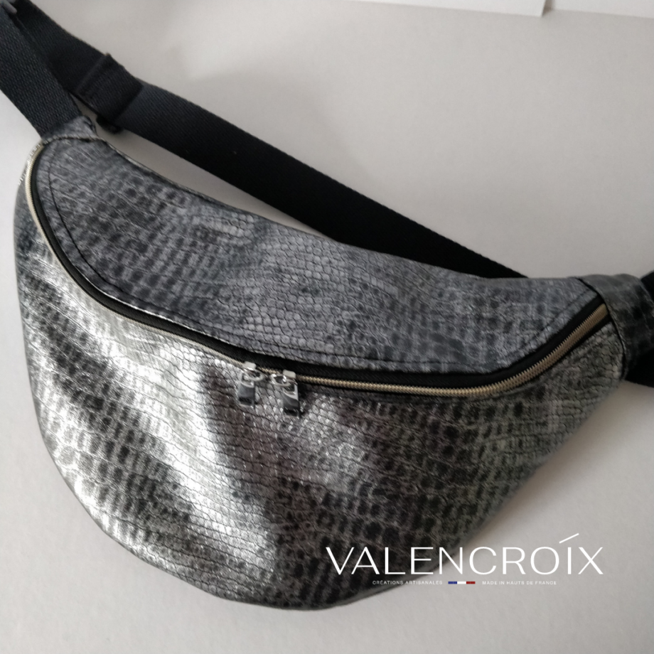 Sac banane simili serpent noir et argent