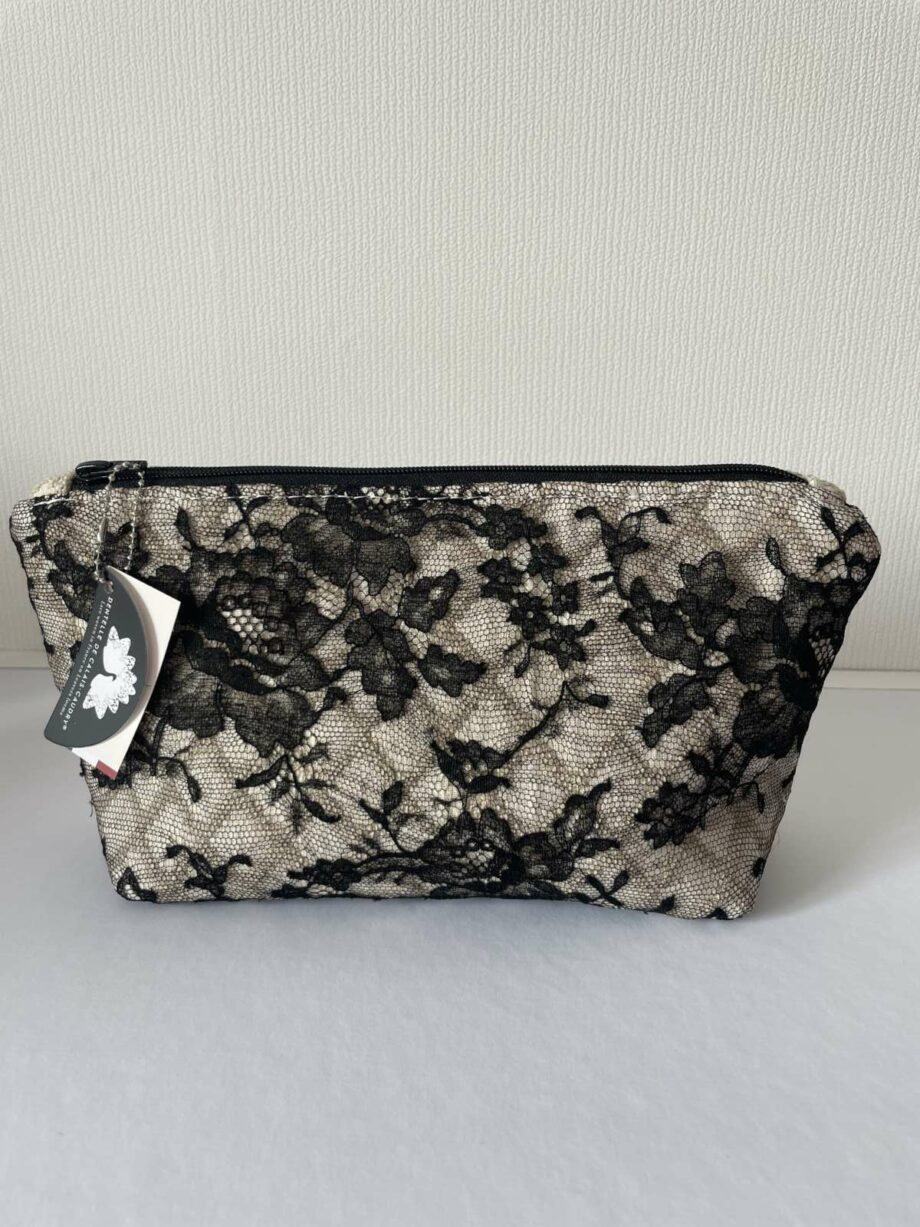 Pochette en dentelle Calais-Caudry et lin brodé - Valencroix