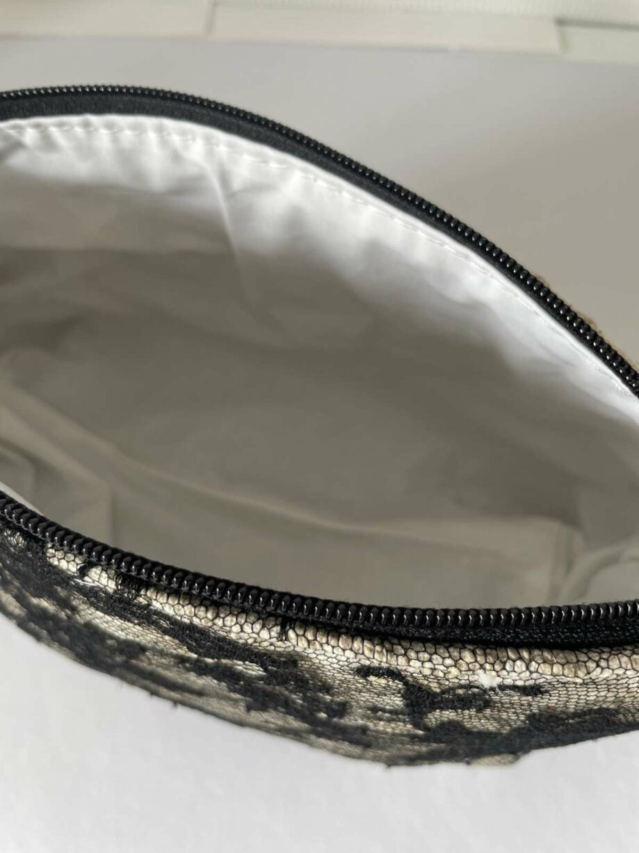 Pochette en dentelle Calais-Caudry et lin brodé - Valencroix