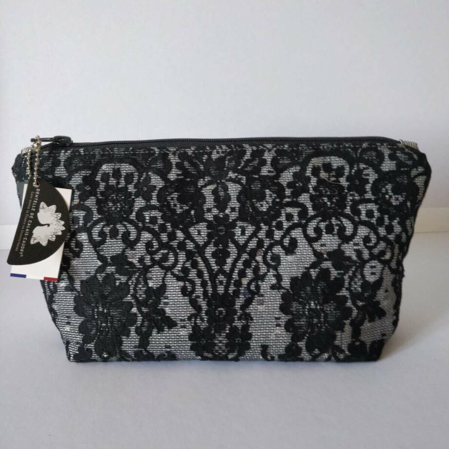 Pochette en dentelle Calais-Caudry noire sur fond noir et blanc - Valencroix