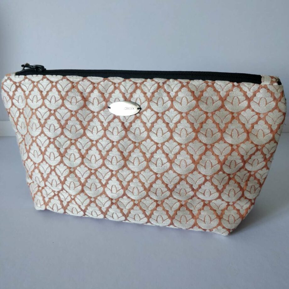 Pochette en dentelle Calais-Caudry noire sur fond rosé - Valencroix