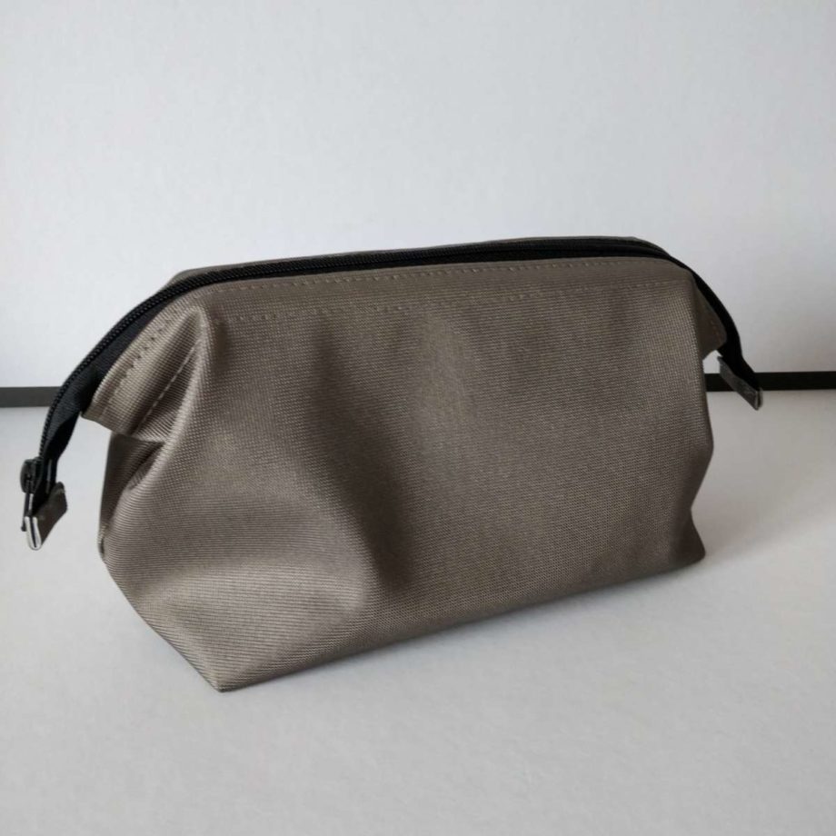 Trousse avec armature - simili gris argenté